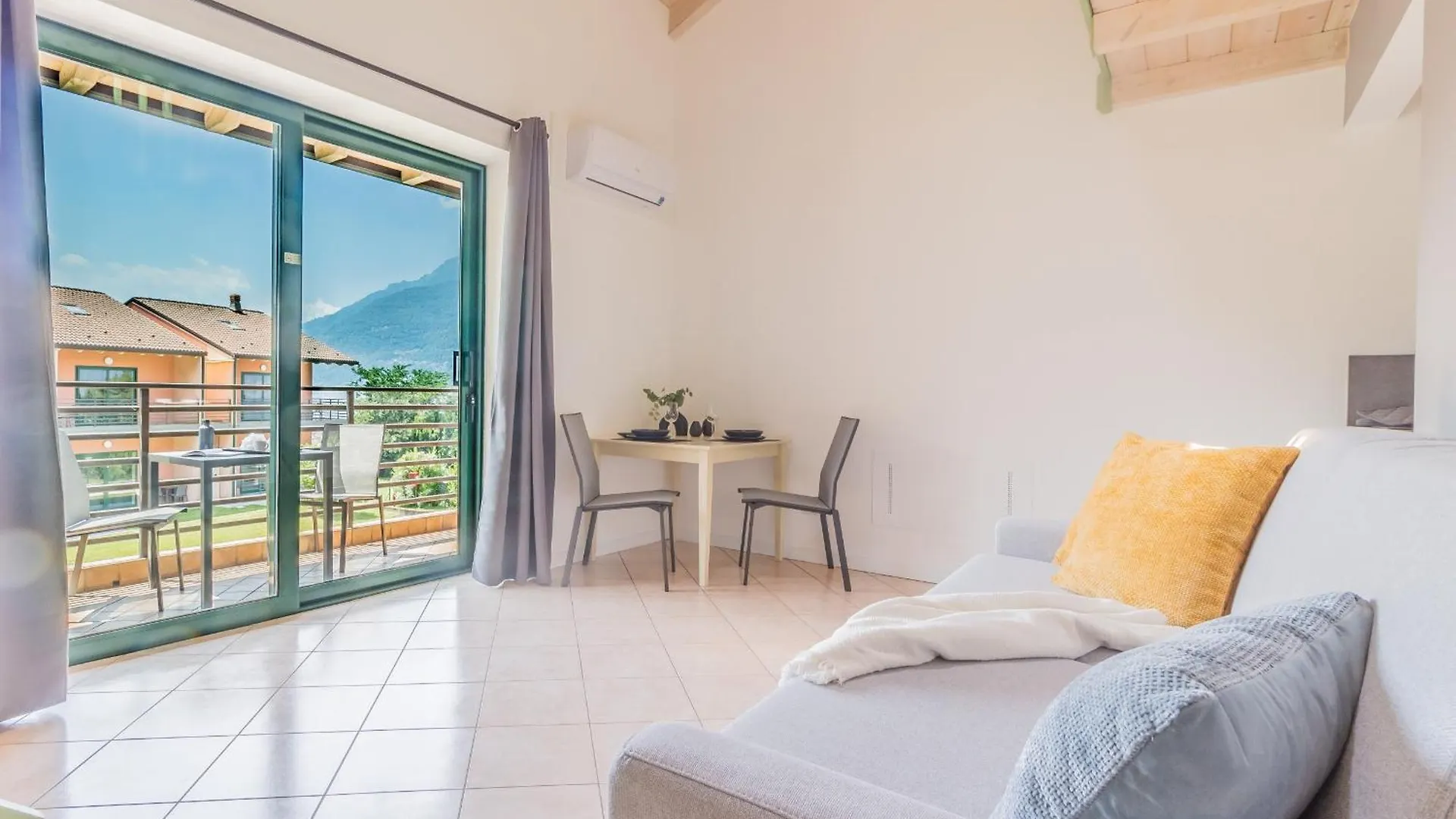 Monolocale Con Soppalco Brezza Del Lario By Varenna Holidays 0*, Dervio Olaszország